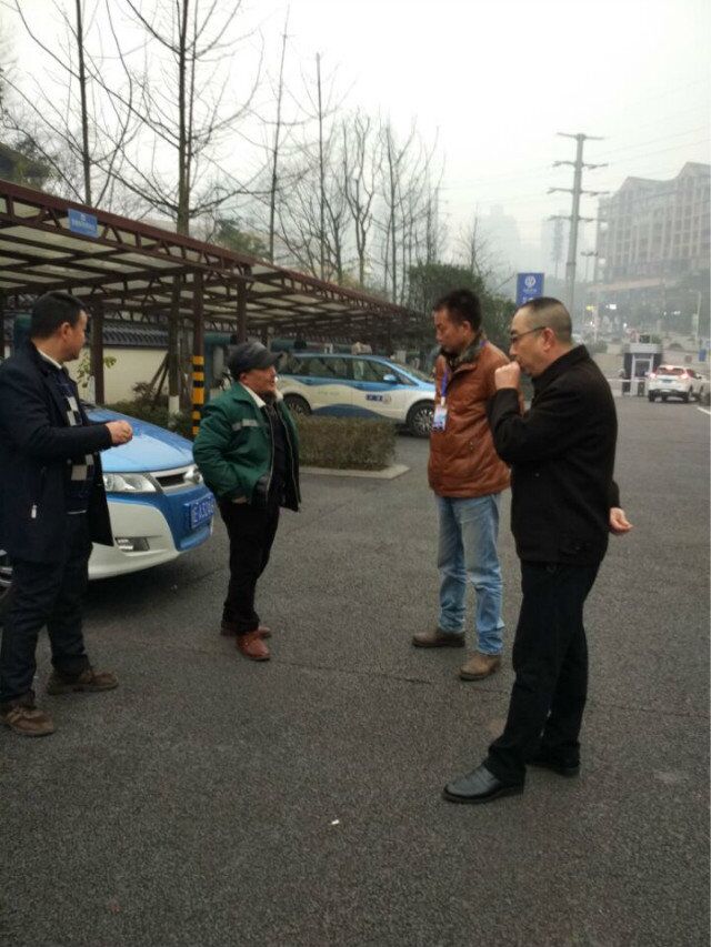 春節(jié)張旭總經(jīng)理帶隊(duì)慰問(wèn)駕駛員 春節(jié)張旭總經(jīng)理帶隊(duì)慰問(wèn)駕駛員